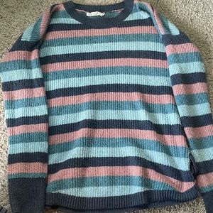 Beautiful sweater, soft and cozy for the winter.
